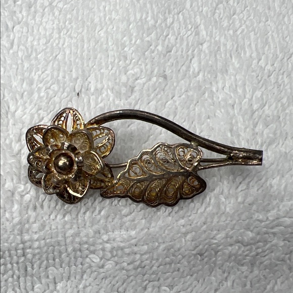 Antique Elegant Gold floral brooch in floating frame - Picture 2 of 5